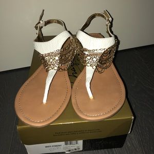 Thalia Sodi sandals
